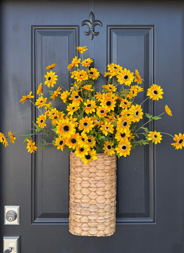 White Black-Eyed Susan in Natural Basket Wreath - TwoInspireYou