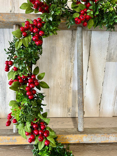 Boxwood Garland Red Berries and Leaves