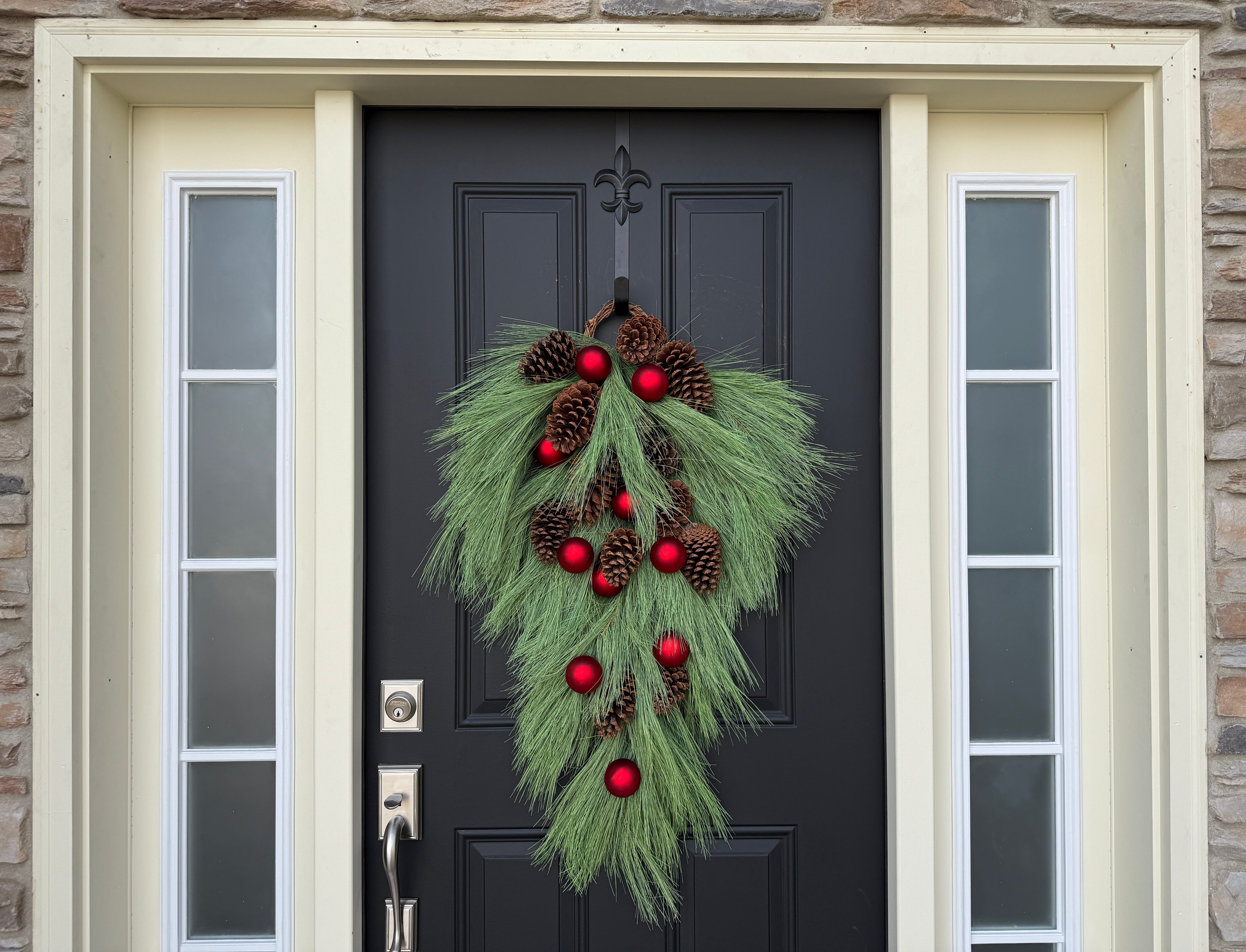 Nostalgic Red Ornament & Pine Swag – Handcrafted Christmas Door Decor |