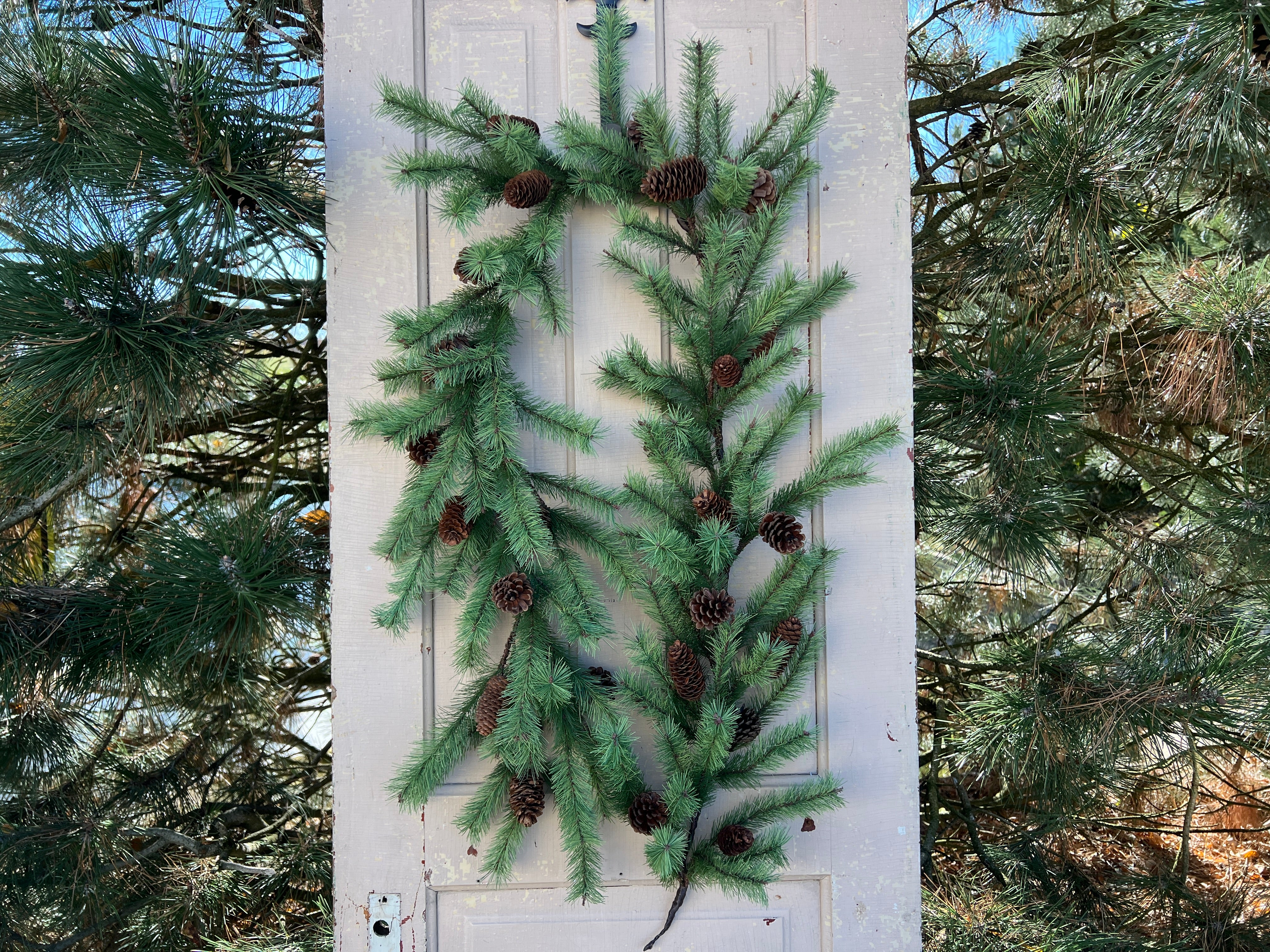 Classic Pine Garland with Pinecones – Realistic Holiday & Winter Greenery