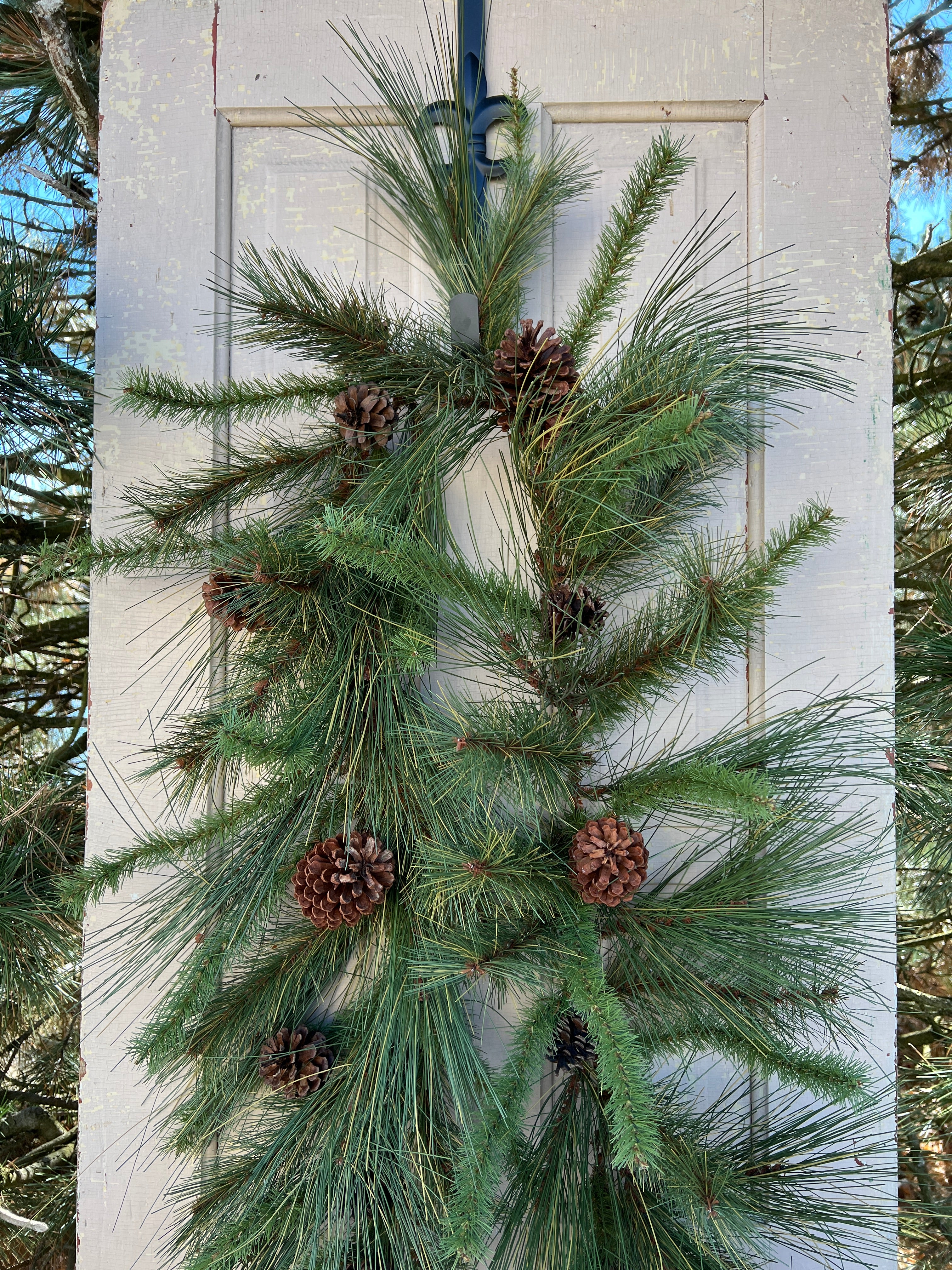 Long Needle Pine Garland with Natural Pinecones – Lifelike Christmas Greenery