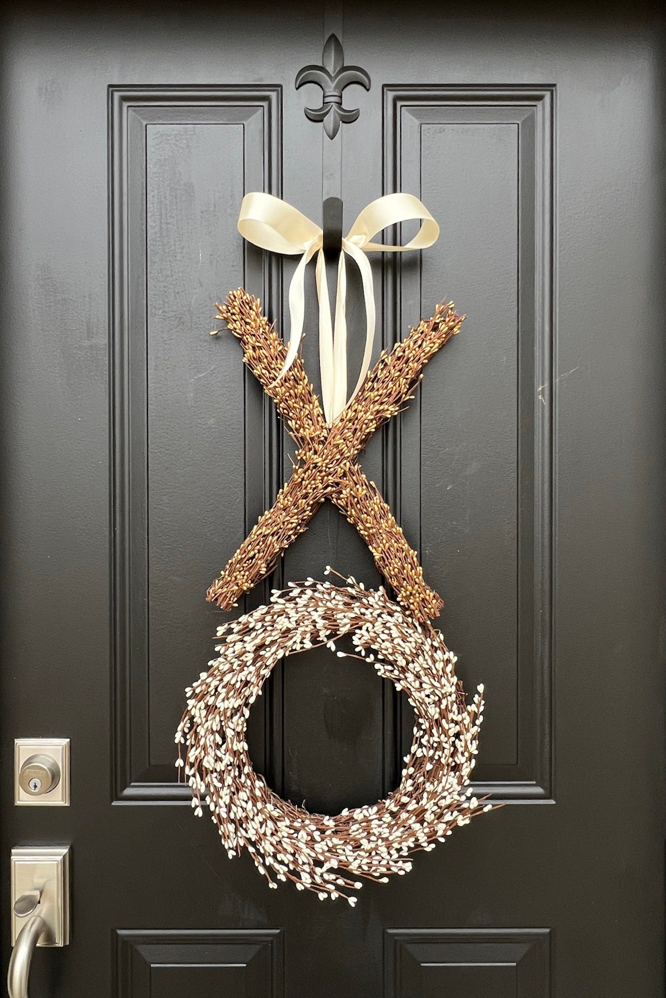 Golden Kiss Valentine's Day XO Wreath