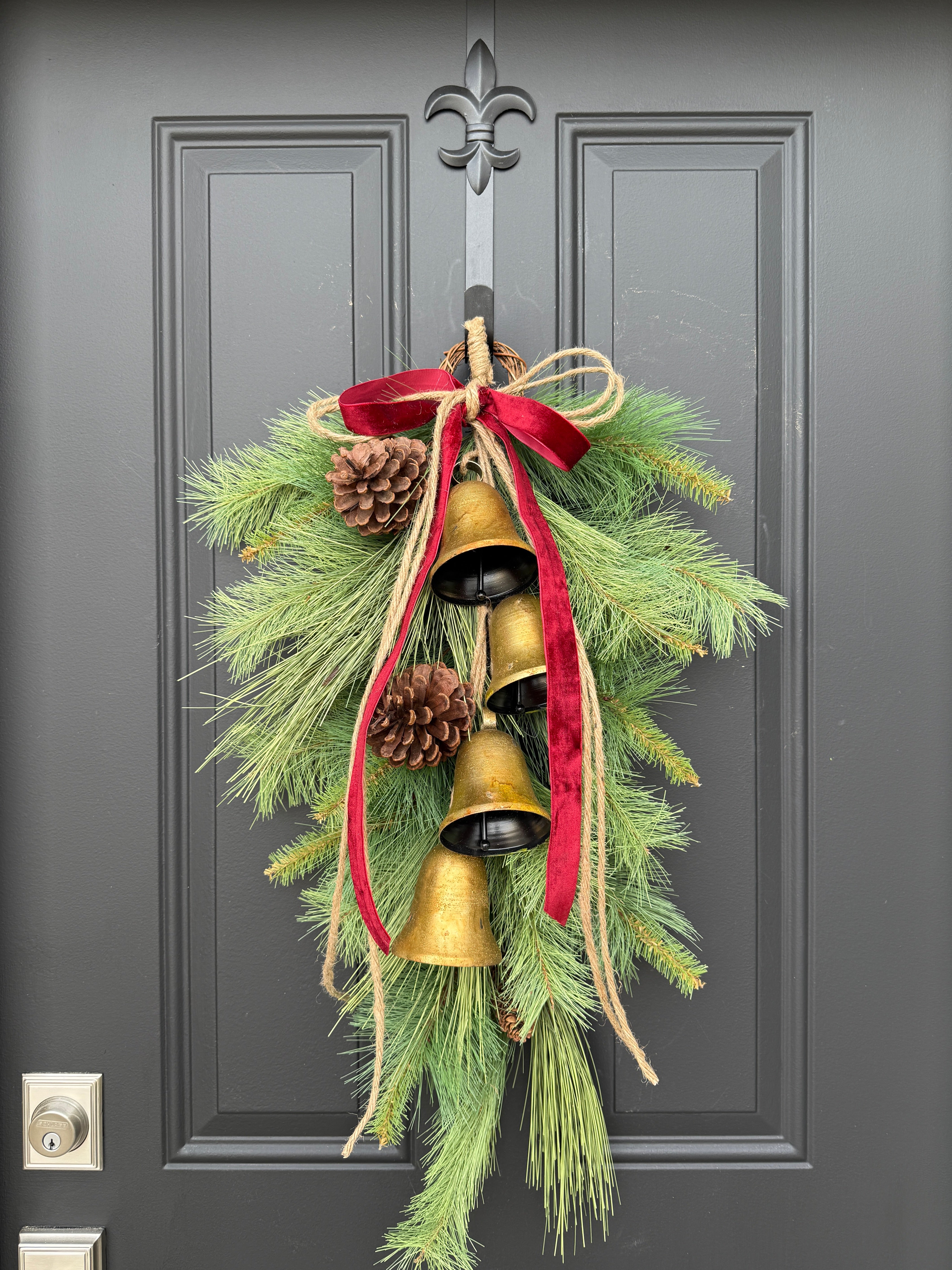 Nostalgic Pine & Bell Christmas Swag – Velvet Ribbon Holiday Door Decor |