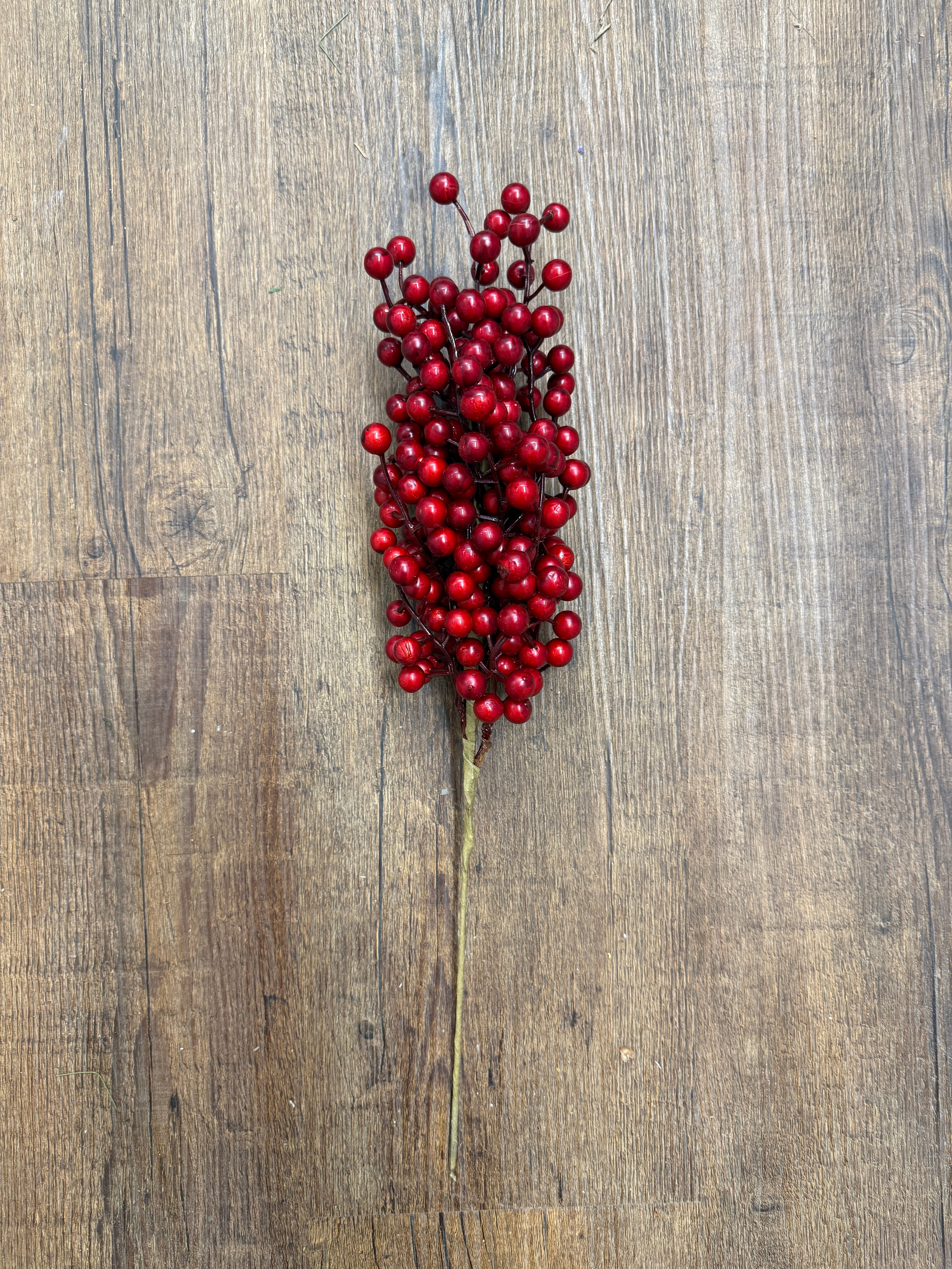 Red Berry Cluster Stem for Christmas Wreaths, Garlands & Centerpieces
