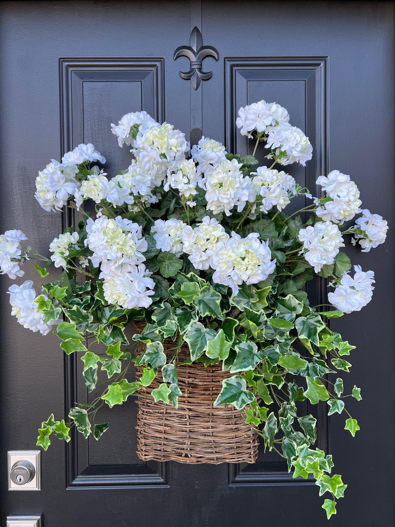 White Geranium & Ivy Basket Wreath