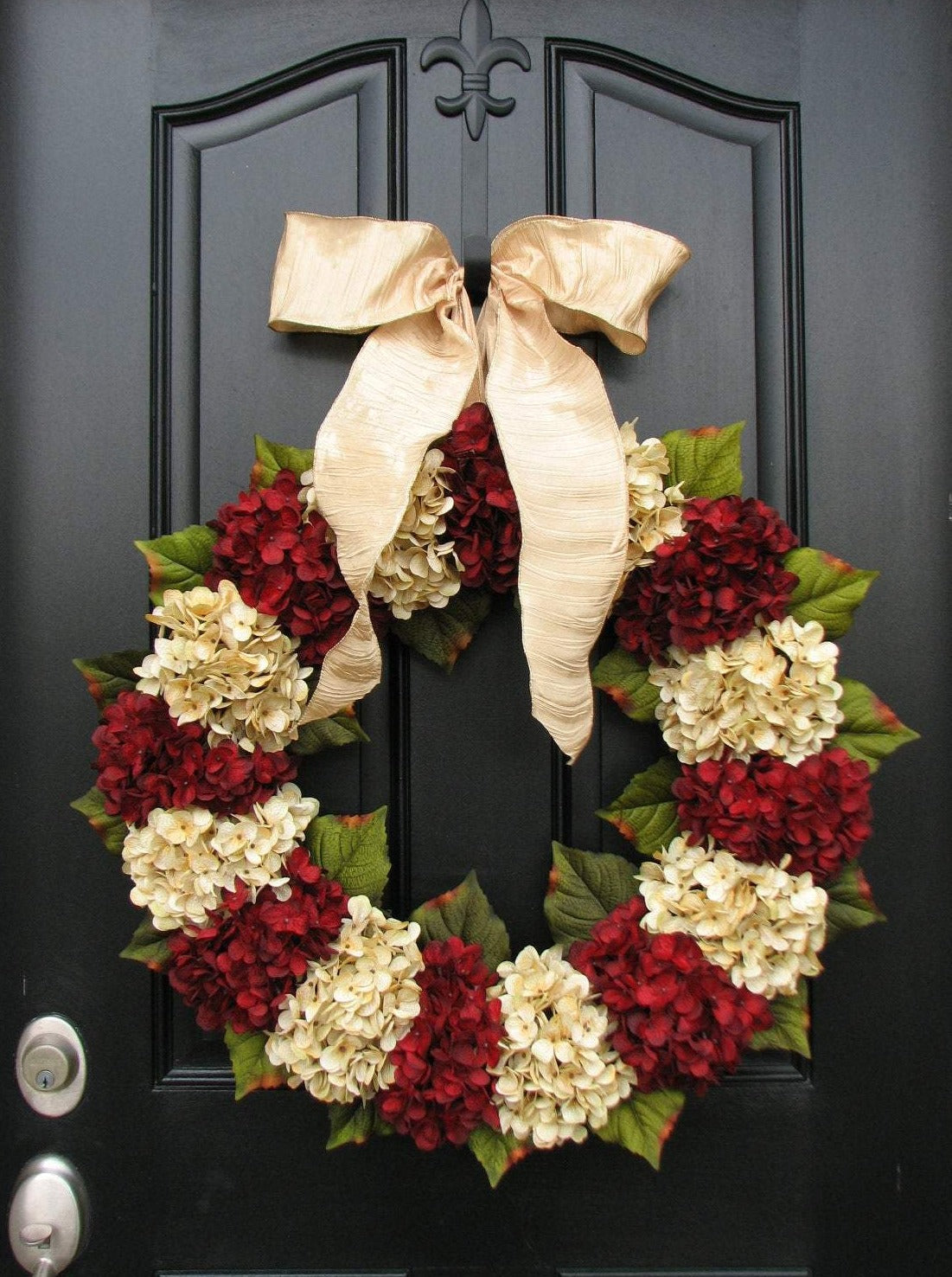 Traditional Christmas Wreath - TwoInspireYou