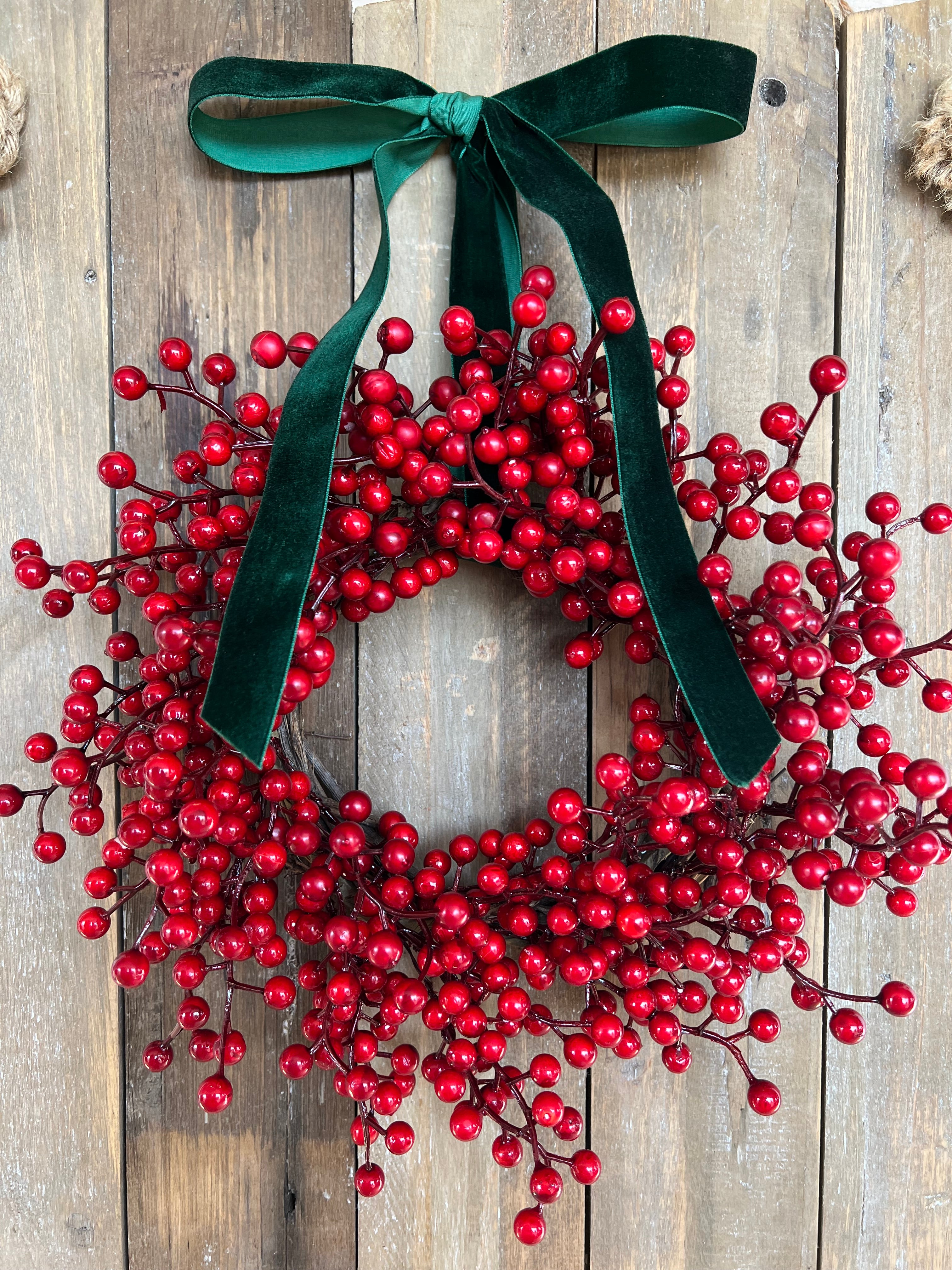 Holiday Greetings Indoor Outdoor Ornament Wreath