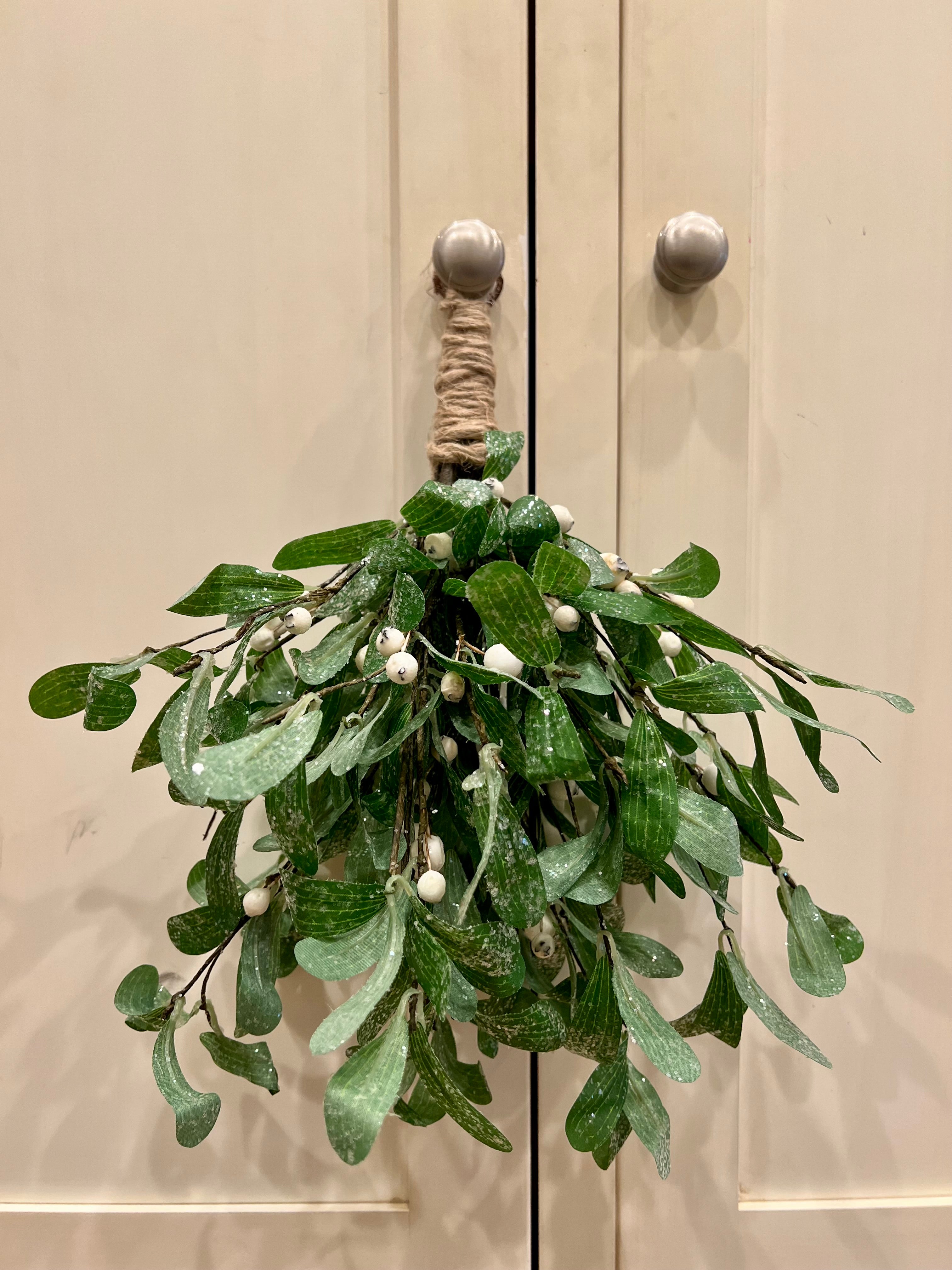 Mistletoe & Garland