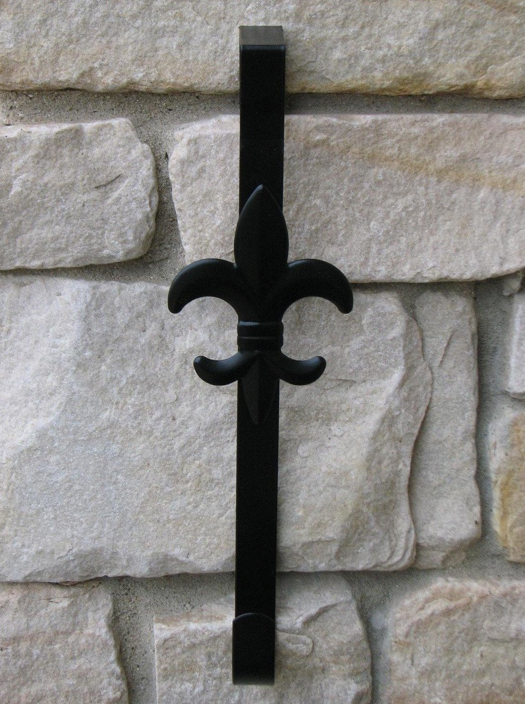 Black Fleur de Lis Wreath Hanger - TwoInspireYou