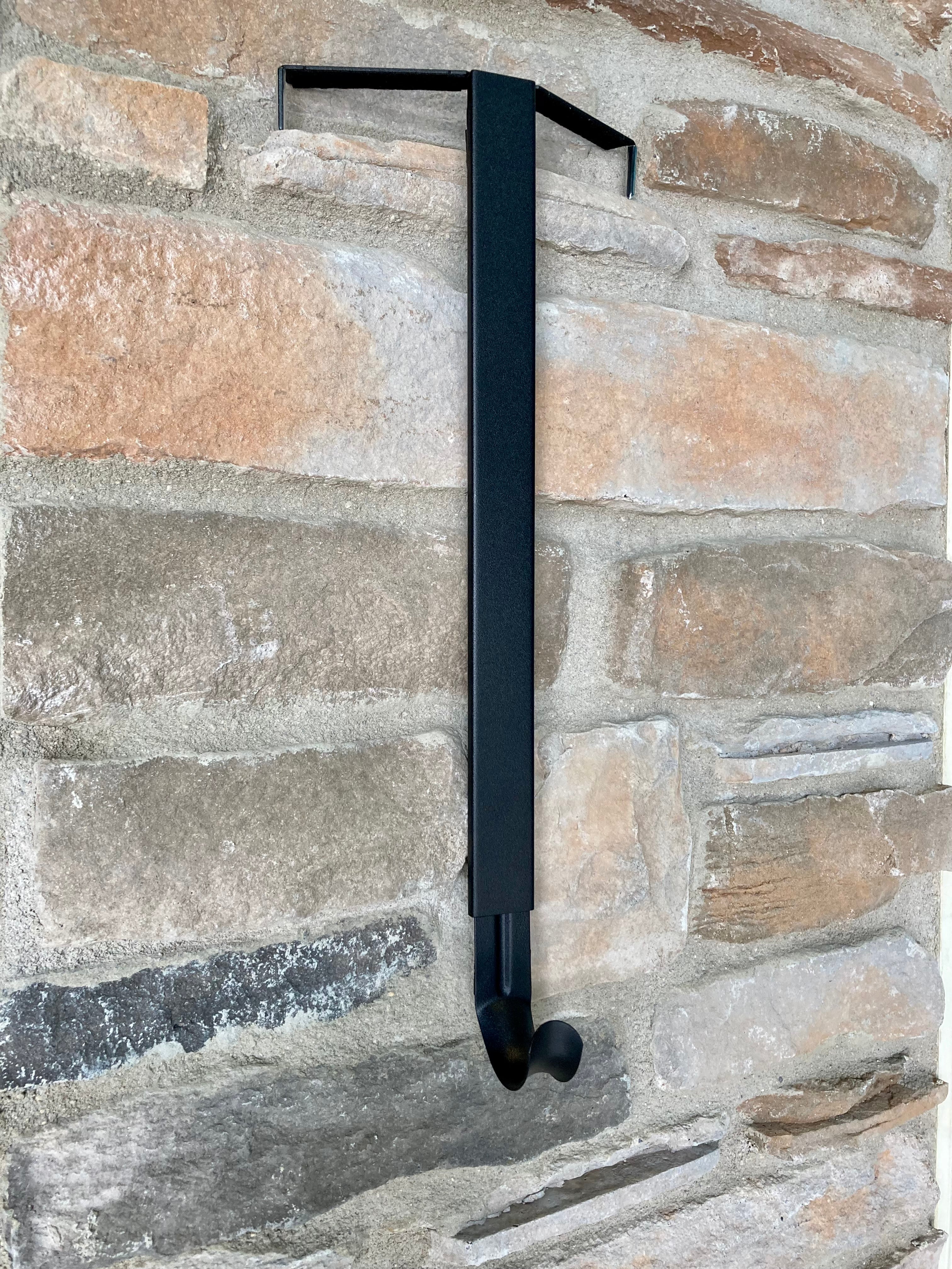 Top + Bottom Adjustable Black Wreath Hanger